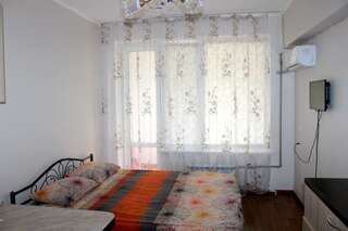 Апартаменты Apartments Zhambyl 159 Алматы Номер-студио с балконом-2